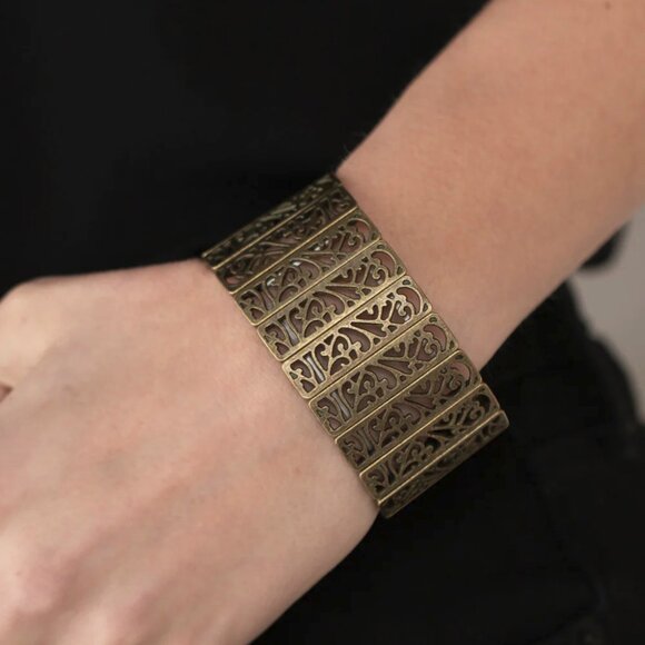 Paparazzi Jewelry Accessories - Ornate Orchards - Brass Bracelet - Vintage - Picture 3 of 4